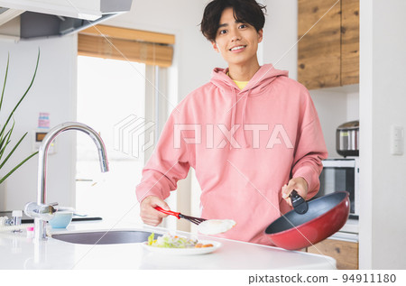 男人做飯 94911180