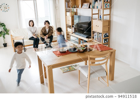 Family image playing in the living room Family image playing in the living room 94911518