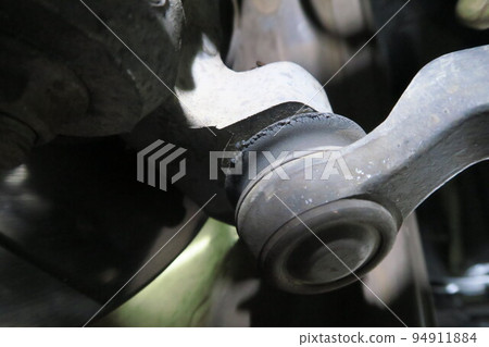 Crack in tie rod end boot Crack in tie rod end boot 94911884
