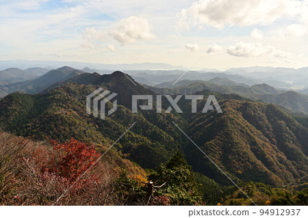 Autumn leaves of Taki mountain Autumn leaves of Taki mountain 94912937