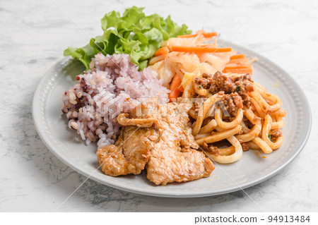 烤肉一盤午餐 94913484