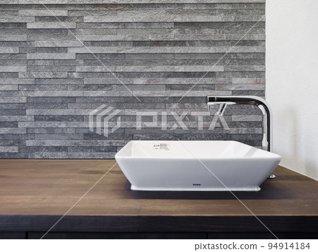 Space-saving built-in washbasin in the toilet 94914184