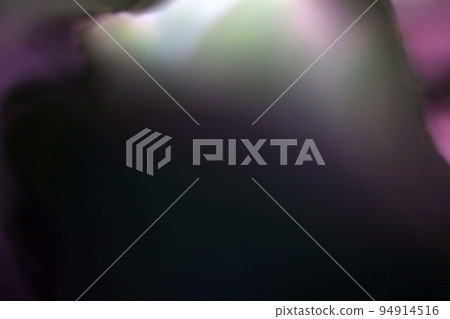 黑色背景上具有類似極光的顏色漸變圖案的抽象紋理 黑色背景上具有類似極光的顏色漸變圖案的抽象紋理 94914516