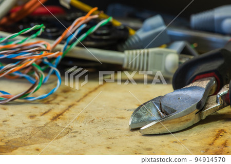Workshop table network cables and tool used in telecommunication system Workshop table network cables and tool used in telecommunication system 94914570
