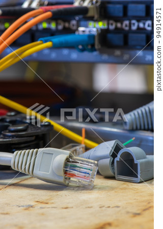Network cables and tool used in telecommunication system Network cables and tool used in telecommunication system 94914571