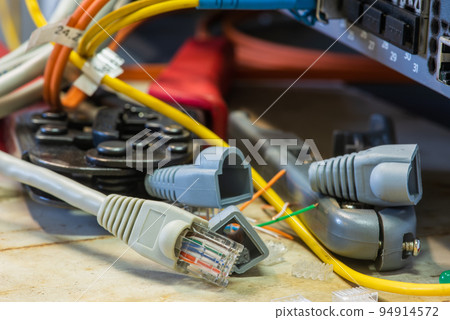 Network cables and tool used in telecommunication system 94914572