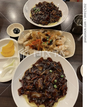 Authentic Jajangmyeon and sweet and sour pork I ate on my trip to Korea 94915202