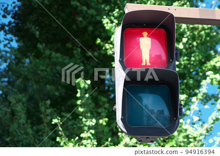 Pedestrian traffic signal that is lit in red (1) 94916394