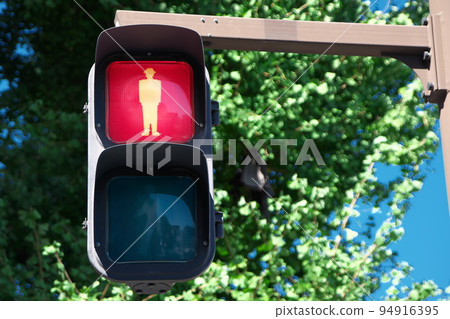 Pedestrian traffic signal that is lit in red② 94916395