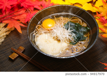 秋天的蕎麥麵暖月觀賞 tororo 蕎麥麵圖像鳥瞰圖 94917970