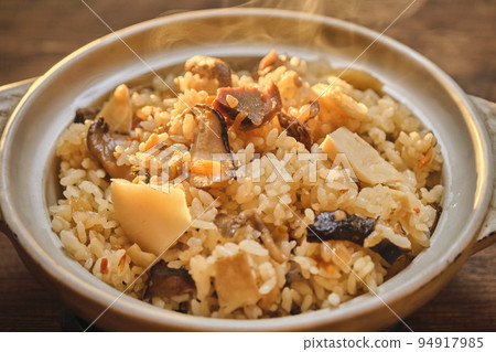 煲仔飯煮飯蒸 煲仔飯煮飯蒸 94917985