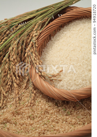 糙米和新米 94918720