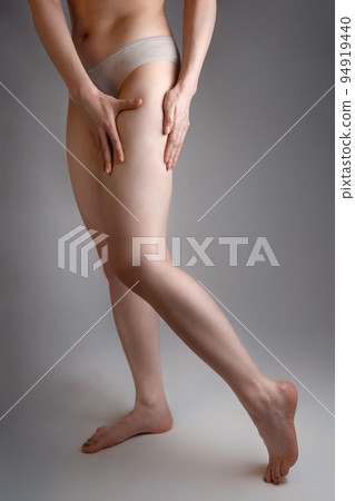 The woman shows a smooth and delicate skin on her legs. The concept of aesthetic medicine and skin imperfections 94919440