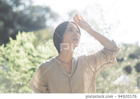 Women in nature, sustainable beauty image Women in nature, sustainable beauty image 94920176