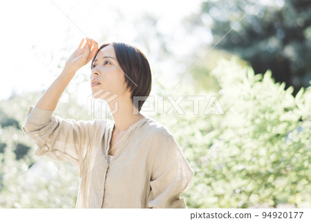 Women in nature, sustainable beauty image Women in nature, sustainable beauty image 94920177