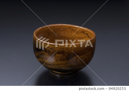 黑色背景茶具茶碗 94920253