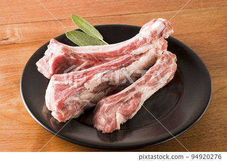 Raw pork spare ribs on a black plate 94920276