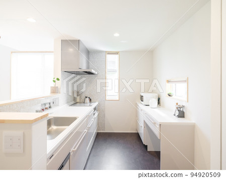 Bright face-to-face kitchen in a new house 94920509