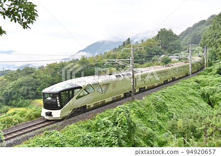 從奧巴手站到筱之井站的四季島 從奧巴手站到筱之井站的四季島 94920657