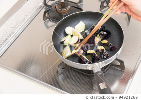 [Make fried eggplant stir-fried eggplant] 94921269