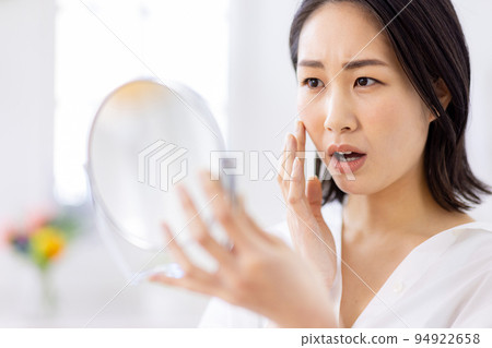 Women who care about your skin Women who care about your skin 94922658