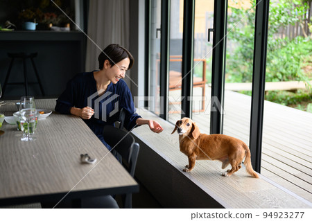 woman with pet 94923277