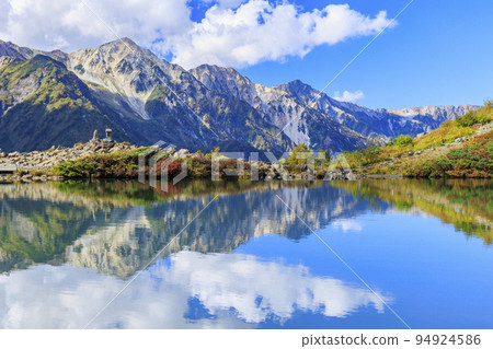 Happo-one with autumn foliage in full bloom Happo-one with autumn foliage in full bloom 94924586