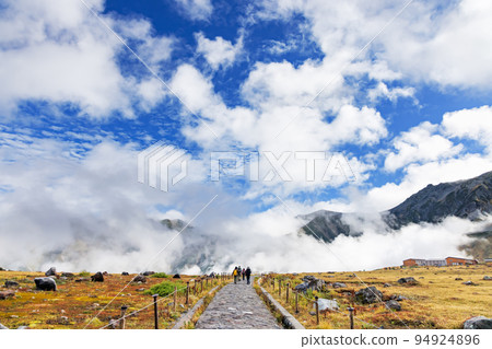初秋富山縣室堂的風景,立山黑部阿爾卑斯山脈路線 初秋富山縣室堂的風景,立山黑部阿爾卑斯山脈路線 94924896
