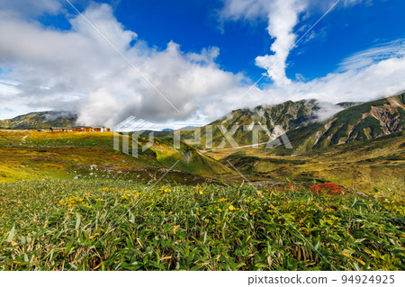 Scenery of Murodo, Toyama Prefecture in early autumn, Tateyama Kurobe Alpine Route Scenery of Murodo, Toyama Prefecture in early autumn, Tateyama Kurobe Alpine Route 94924925