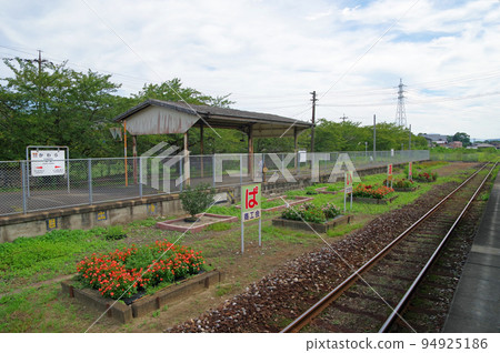 福岡縣田川區JR九州常彥山線小春站月台和軌道 94925186