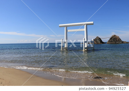 櫻井神社二見浦鳥居門和夫妻岩 櫻井神社二見浦鳥居門和夫妻岩 94925527