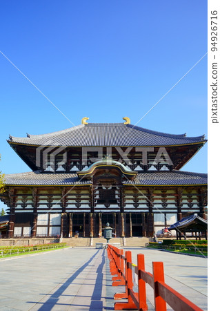 Early autumn, empty Todaiji Great Buddha Hall 94926716