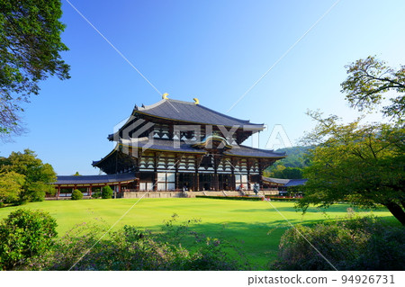 Early autumn, empty Todaiji Great Buddha Hall 94926731