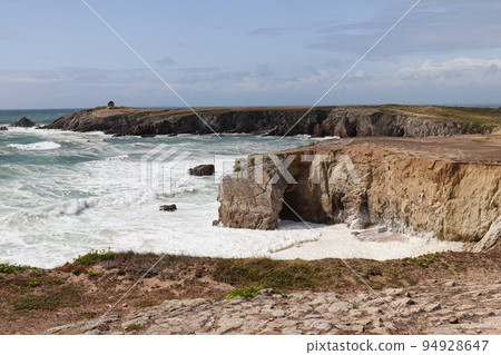 Spectacular cliff Arche De Port Blanc, Quiberon, Britanny 94928647