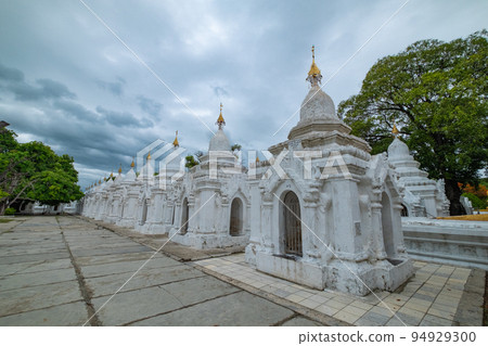 Kuthodaw Paya,曼德勒,緬甸小佛塔 Kuthodaw Paya,曼德勒,緬甸小佛塔 94929300