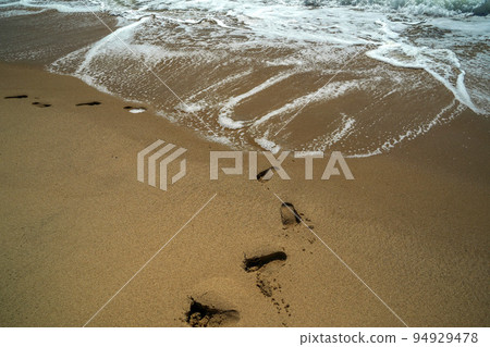 walking on atlantic ocean nantucket island sandy beach walking on atlantic ocean nantucket island sandy beach 94929478