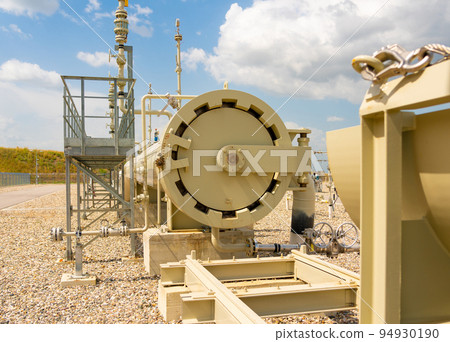 Pistons in a gas pipeline with a locking mechanism and a service platform Pistons in a gas pipeline with a locking mechanism and a service platform 94930190