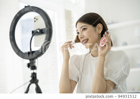 A young woman who shoots videos and streams live, beauty and cosmetics influencers, YouTubers, image 94931512