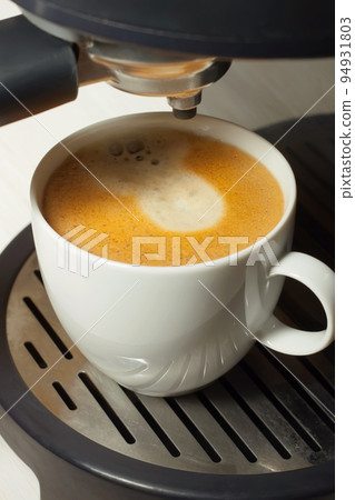 Coffee machine, process of making coffee in coffe machine 94931803