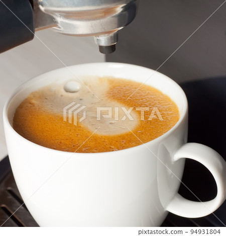 Coffee machine, process of making coffee in coffe machine 94931804