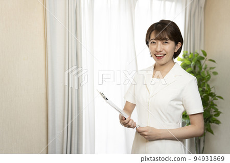 美容師用剪貼板微笑 94931869