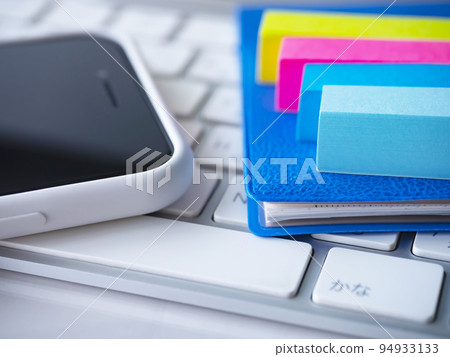 Business image of notebooks, PCs, smartphones 94933133