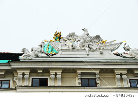 奧地利維也納世界遺產霍夫堡皇宮哈布斯堡家族紋章雕塑 奧地利維也納世界遺產霍夫堡皇宮哈布斯堡家族紋章雕塑 94936452