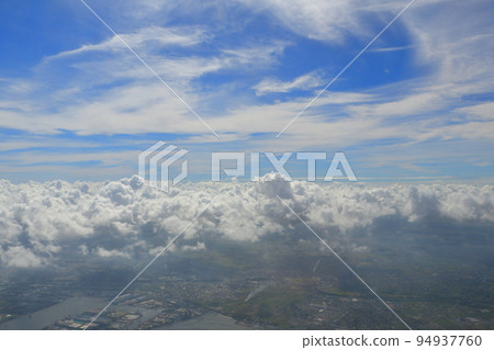 雲海 從飛機的窗戶看到的雲視圖 雲海 從飛機的窗戶看到的雲視圖 94937760