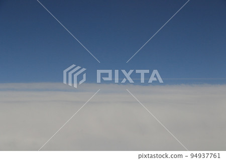 雲海 從飛機的窗戶看到的雲視圖 雲海 從飛機的窗戶看到的雲視圖 94937761