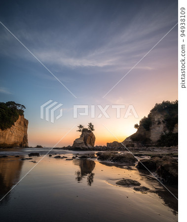 Takahagi City, Ibaraki Prefecture Takato Obama Beach just after sunrise in autumn 94938109