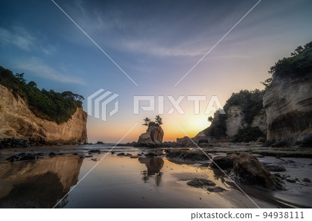 Takahagi City, Ibaraki Prefecture Takato Obama Beach just after sunrise in autumn 94938111