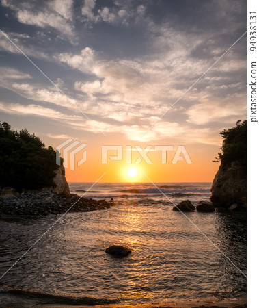 Takahagi City, Ibaraki Prefecture Takato Obama Beach just after sunrise in autumn 94938131