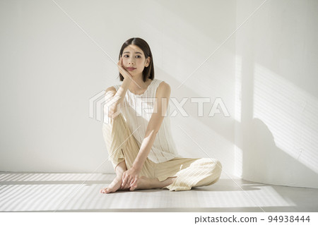 Young woman beauty image portrait 94938444