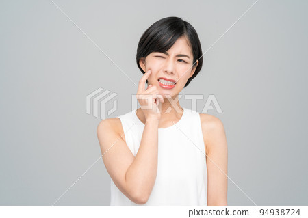 關心自己皮膚的女性 94938724